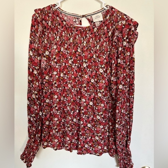 Knox rose, large, long sleeve, floral keyhole, opening at neck line in the back - Picture 1 of 8